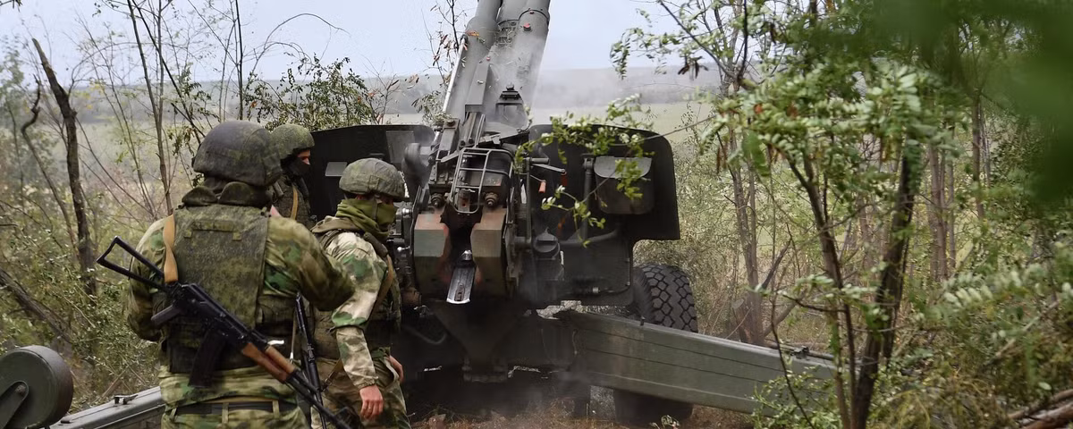 Cùng với đó là hỏa lực pháo binh bắn phá không ngừng nghỉ, khiến quân Ukraine mất sức chiến đấu và đòn kết liễu cuối cùng là sử dụng UAV để thực hiện các cuộc tấn công chính xác, phá hủy hiệu quả hệ thống phòng thủ của Ukraine.