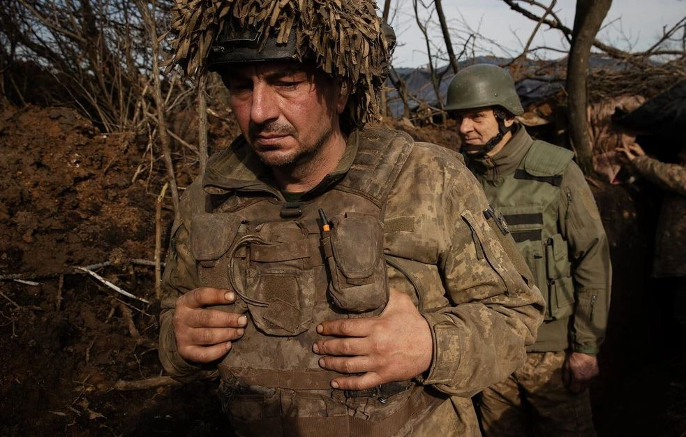 Trước chiến thuật tiến công bằng hỏa lực dữ dội của quân Nga, Quân đội Ukraine không còn lựa chọn nào khác ngoài việc từ bỏ phòng thủ tại nhiều vị trí, trong đó có Avdiivka, khi họ không đủ hỏa lực mạnh để hỗ trợ các đơn vị chiến đấu phòng ngự một cách hiệu quả.