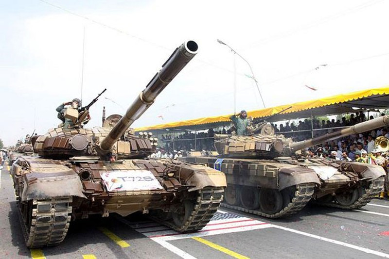 Loại xe tăng chiến đấu chủ lực tiên tiến nhất hiện nay của Quân đội Iran là T-72, ngoài ra Iran còn có một loại xe tăng chiến đấu chủ lực Karrar do họ tự sản xuất, có ngoại hình tương tự như T-90 của Nga, nhưng chưa rõ tính năng.
