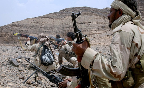 Xét từ khía cạnh hiệu suất trang bị, Ả Rập Xê Út chiếm ưu thế tuyệt đối khi có hơn 200 chiếc F-15 yểm trợ, cộng thêm hàng trăm chiếc xe tăng tối tân, chưa kể đến xe tăng hiện đại khác của lực lượng liên quân tham chiến cùng Ả Rập Xê Út. Trong khi đó, phía quân Houthi thậm chí chỉ có một vài tên lửa chống tăng “cổ”.