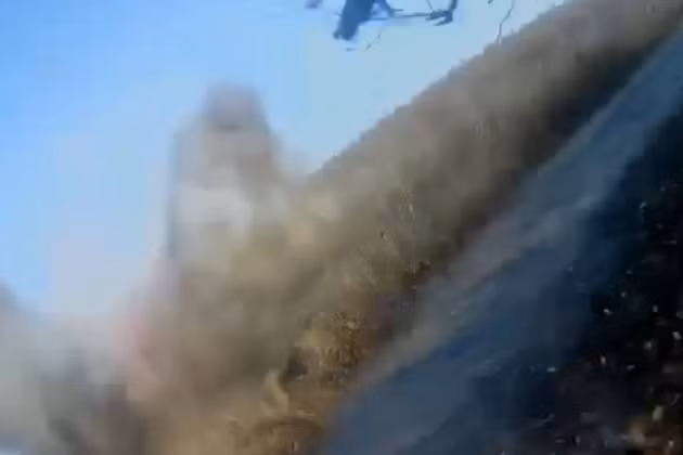 Một đoạn UAV trên mạng xã hội quay lại cảnh một quân nhân Ukraine đang sử dụng điều khiển UAV, thì bị một quả đạn cối 120 ly 2S9 Nona-S bắn trúng; cảnh quay này có lẽ anh ta đang đặt máy ở một vị trí, để tự quay cảnh anh ta đang điều khiển UAV.