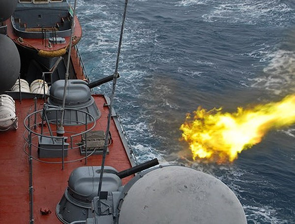 Tư lệnh Hải quân Nga, Vladimir Vysotsky đã bác bỏ thông tin về vụ thảm sát cướp biển Somalia, đồng thời lưu ý rằng, “Các thủy thủ của chúng tôi không tàn sát ai đó trên biển”. Bộ Quốc phòng Nga nói rằng, tất cả những tên cướp biển đã được thả, và chúng có thể đã chết vì những lý do khác.