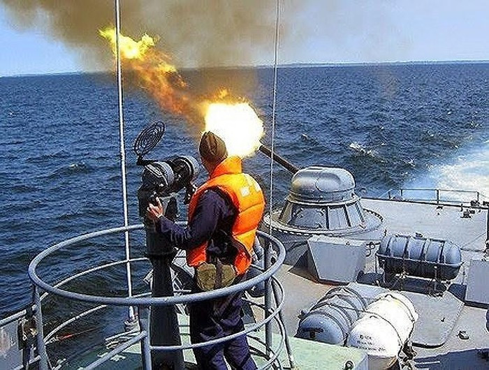 Khi pháo AK-630 bắn tự động loạt dài, có thể tạo thành một đám “mưa đạn” bay vào mục tiêu. Chế độ bắn tiêu chuẩn của AK-630 là bắn điểm xạ ngắn 5 viên và điểm xạ dài 20 viên ở cự ly tối đa (4 km) và bắn loạt 40 viên ở cự ly trung bình.