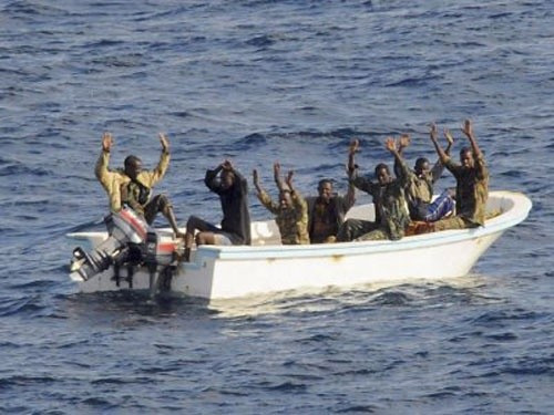 Ngoài ra, còn có các loại hỏa lực hải quân khác cũng tham gia vụ tiến công này, như súng trường tấn công Kalashnikov và súng phóng lựu; nhưng ấn tượng đặc biệt ấn tượng là hỏa lực từ khẩu AK-630.