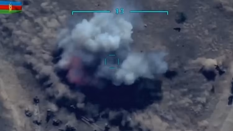 UAV TB2 đã được sử dụng thành công ở chiến trường Syria, Libya và đặc biệt là tại Nagorno-Karabakh, để thực hiện các cuộc tấn công chính xác, gây cho đối phương những tổn thất nặng nề và khi đó, UAV TB2 được truyền thông phương Tây “bốc” lên tận mây xanh. 