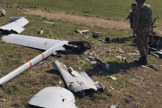 Fontenrose và Dreby cho rằng, UAV TB2 sẽ hiệu quả trong việc bảo vệ tuyến đầu trong những cuộc xung đột cường độ thấp, nhưng không hiệu quả trên khu vực chiến tuyến với quân Nga.