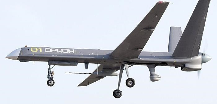 UAV trinh sát của Nga đã ghi lại toàn bộ cuộc tấn công, cho thấy trận địa của HIMARS bố trí thực sự cách tiền tuyến không xa. Câu hỏi đặt ra là tại sao cả Nga và Ukraine thường bố trí trận địa ở nơi dễ thấy bên ngoài rừng, mà không hề ngụy trang? Rõ ràng cả hai bên đều chủ quan và đánh giá thấp đối phương. 