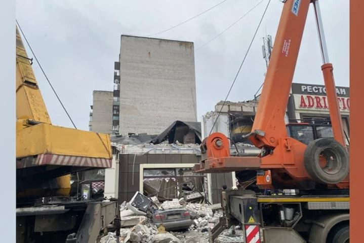 Ngày 30/1, giới chức Nga thông báo, một tiệm bánh ở thành phố Lisichansk, vùng Luhansk đã bị trúng đạn tên lửa từ hệ thống HIMARS của Ukraine và thị trưởng Lisichansk thân Nga cũng thiệt mạng trong vụ tấn công.