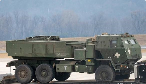 Vào tháng 2 vừa qua, quân Ukraine đã sử dụng tên lửa HIMARS tấn công vào một khu tập trung lính bộ binh Nga, tại một doanh trại huấn luyện của Sư đoàn bộ binh 328 và Lữ đoàn thủy quân lục chiến cận vệ độc lập số 810, khiến nhiều người chết và bị thương.