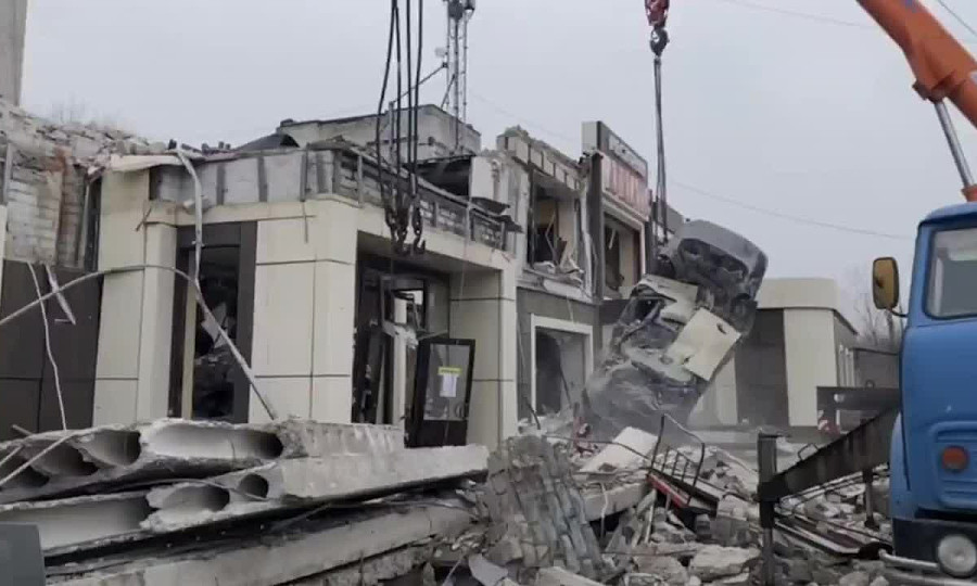 Mỹ đã cung cấp đạn chùm 155mm và đạn bi thép cho tên lửa của hệ thống HIMARS, gây sát thương lớn và ảnh hưởng nghiêm trọng đến tinh thần binh lính Nga. Mỗi lần HIMARS phóng tên lửa, là quân Nga bị thiệt hại lớn. 