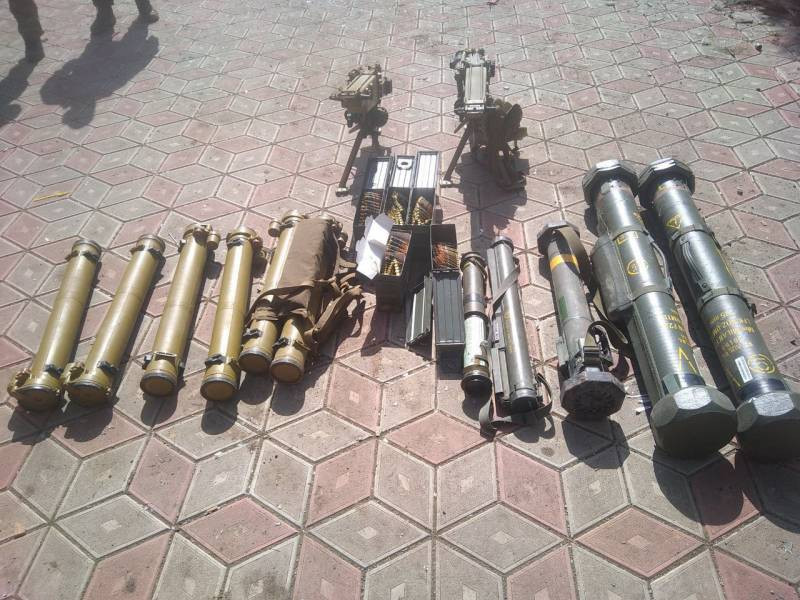 Lý do là quân Ukraina đang phòng thủ tại Severodonetsk không phải là những đơn vị tinh nhuệ nhất và không có tinh thần chiến đấu đến cùng như Tiểu đoàn Azov. Cộng với sau gần 3 tháng chiến đấu, những lực lượng tại Severodonetsk cũng bị tổn thất khá nhiều, một số lớn trang bị đã bị phá hủy và không có khả năng khắc phục.