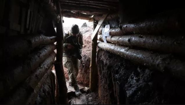 Từ các hầm ngầm dưới các tòa nhà này, Quân đội Ukraine có thể nhanh chóng di chuyển hỏa lực và lực lượng qua lối đi và cửa sau của các tòa nhà dân cư dày đặc, sử dụng nhiều đường hầm và lối đi ngầm khác nhau, tiếp cận các khu vực bị đang bị quân Nga cô lập. 