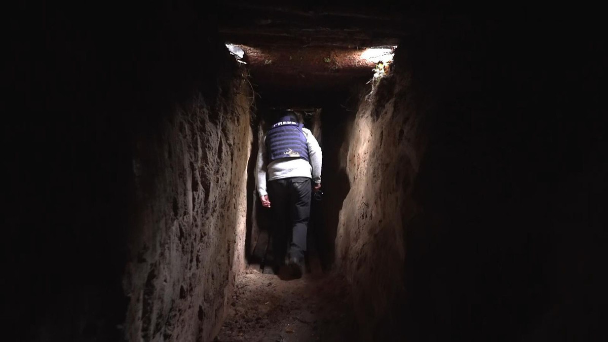 Ví dụ, hầu hết tất cả các tòa nhà dân cư và xưởng sản xuất tại Donbass đều có hầm tránh bom dưới lòng đất. Lực lượng chủ lực của quân đội Ukraine có thể trốn trong các hầm ngầm này để nghỉ ngơi, và chỉ triển khai một số lượng nhỏ trinh sát, lính bắn tỉa và UAV quan sát trên các tòa nhà cao tầng bên ngoài.