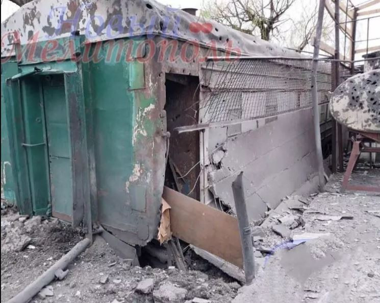 Theo các blogger quân sự Nga, khi Liên Xô xây dựng quần thể thành phố Donbass, các công sự chiến đấu bí mật đã được xây dựng ở mọi ngóc ngách. Chúng đều là những điểm hỏa lực kiên cố, được ngụy trang bí mật và được thiết kế đặc biệt để chiến đấu trong thành phố. Chỉ cần hai công sự bí mật, có thể kiểm soát một con phố.