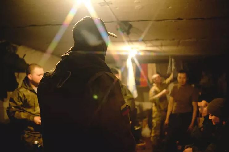 Vì vậy, rất nhiều máy bay không người lái do thám của quân đội Nga giám sát phải chăng không có tác dụng? Vậy trận chiến bóp nghẹt đường tiếp tế bằng pháo binh 24/24 giờ của quân đội Nga đang bóp nghẹt cái gì? Khi mà lãnh đạo cấp cao Ukraine có ra vào Bakhmut tùy ý?