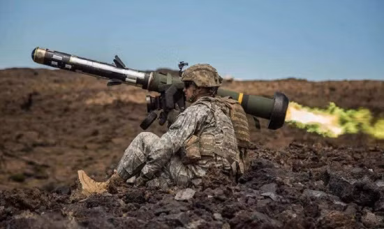 Hiện nay bộ binh trang bị tên lửa chống tăng, chiến đấu trong các chiến hào và boongke, là cốt lõi trong kế hoạch phòng thủ của Ukraine. Tiêu diệt các tên lửa này là một trong những nhiệm vụ chính của TOS-1; nhưng muốn tiêu diệt, trước tiên TOS-1 phải ở gần các công sự của Quân đội Ukraine. Nguồn ảnh: Foxt.