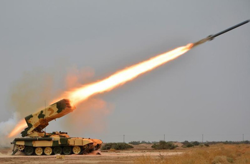 Nhưng trên thực tế, TOS-1 cũng có nhiều điểm yếu, đó là khả năng bảo vệ rất hạn chế; tầm bắn của tên lửa 220mm không quá xa, chỉ khoảng 6 km. Cự ly này chỉ xa hơn một chút so với tầm bắn của tên lửa chống tăng của bộ binh Ukraine (bao gồm cả tên lửa "Javelin" do Mỹ chế tạo).