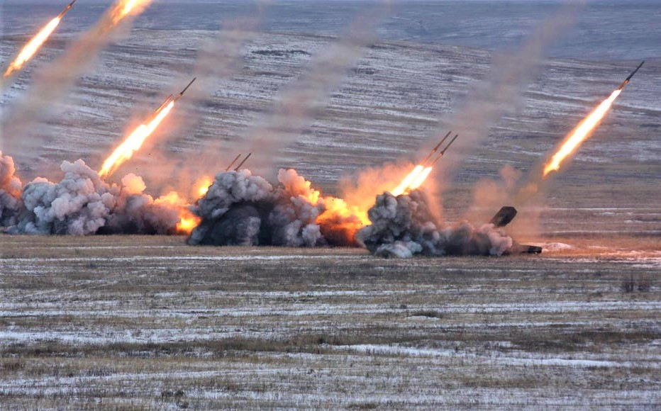 Nếu đạn nhiệt áp được bắn vào trong tòa nhà, chúng sẽ đốt cháy mọi vật trong một tòa nhà hoặc boongke; đồng thời phá hủy các bộ phận kết cấu chịu lực của tòa nhà. Chuyên gia Smith chỉ ra rằng, vũ khí nhiệt áp là vũ khí hiệu quả được sử dụng để tiêu diệt sinh lực, phá hủy trang bị chiến đấu, công sự của đối phương. 