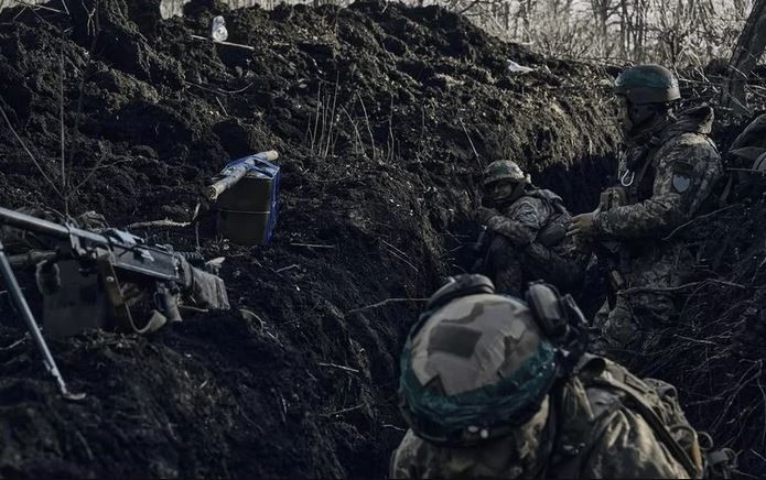 Tuy nhiên, trước sức tấn công mạnh mẽ của Nga, hoạt động phòng thủ của Quân đội Ukraine ở mặt trận Pokrovsk đang đứng trước những thách thức rất lớn. Đặc biệt tại các khu vực trọng điểm như làng Novoselydivka, Quân đội Ukraine cần phối hợp tác chiến chặt chẽ hơn, tận dụng lợi thế về địa hình, hỏa lực để chống trả hiệu quả đợt tấn công của Nga. 