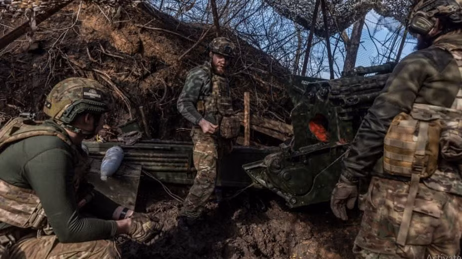 Hiện tại, tổng quân số của Quân đội Ukraine tại khu vực Selydove-Kurakhove là khoảng 800 quân, nhưng các trận địa phòng ngự của quân Ukraine ở phía đông nam núi đất thải đã bị Quân đội Nga vượt qua và chiếm đóng, khiến hệ thống phòng thủ của Ukraine tại đây đã bị tổn thất nặng và tình thế rất nguy cấp.