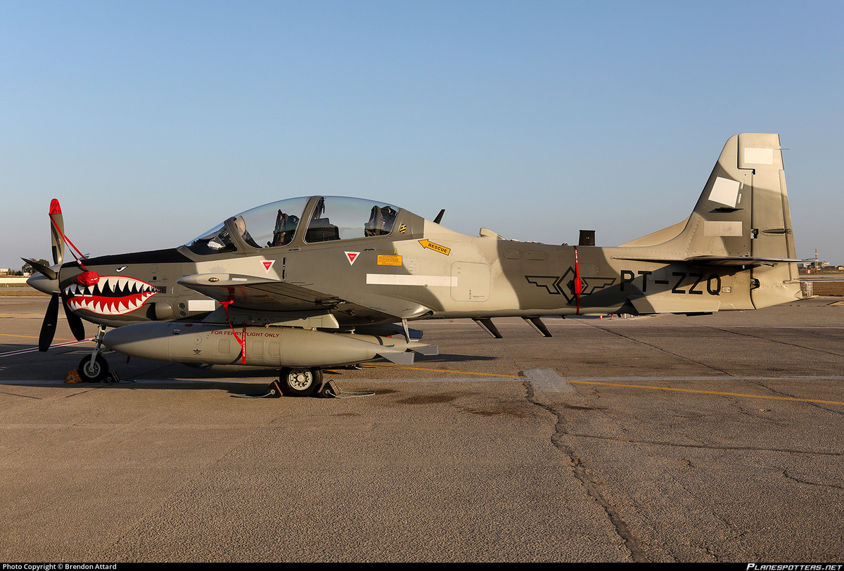 Hơn nữa, ngay cả khi Mỹ chuyển giao máy bay cường kích Embraer EMB 314 Super Tucano cho Không quân Ukraine, thì quân đội Ukraine cũng chưa thể sử dụng chúng; đơn giản là Không quân Ukraine không có phi công, cũng như thợ kỹ thuật để khai thác, sử dụng những chiếc máy bay này. Nguồn: Damb. 