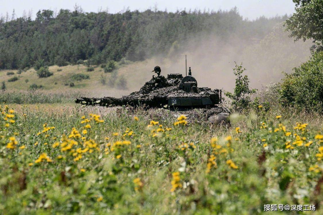 Hơn nữa, hiệu ứng dữ dội do lệnh trừng phạt mang lại, đã thực sự khiến người dân các nước phương Tây rơi vào cảnh lạm phát. Dường như Nga không chỉ chống lại phương Tây bằng chính sức mạnh của mình, trên phương diện quân sự, mà còn không hề kém cạnh trong lĩnh vực kinh tế.