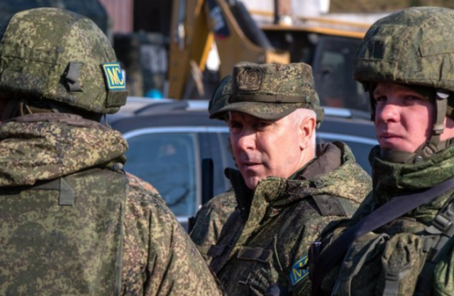 Trước hết, Nga đã tiến hành các hoạt động đe dọa, gây sức ép trước Ukraine trong một thời gian dài rồi mới tiến hành các hoạt động quân sự. Nhưng theo các nhà phân tích của tờ Sina, có vẻ như chiến lược của phương Tây, đã đẩy Nga vào ngõ cụt.