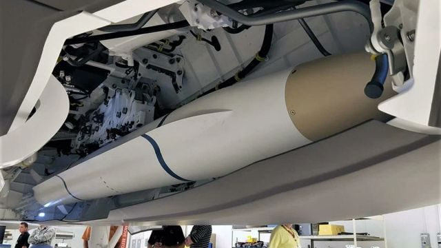 Sau đó, Không quân Mỹ đã quyết định loại tên lửa chống radar mới sẽ được trang bị trên chiến đấu cơ F-35A, F-35C Lightning II, và sau đó là cả máy bay chống ngầm P-8 Poseidon và các máy bay chiến đấu thuộc thế hệ cũ như F-16 Fighting Falcon và Eurofighter Typhoon có thể sử dụng loại tên lửa này.