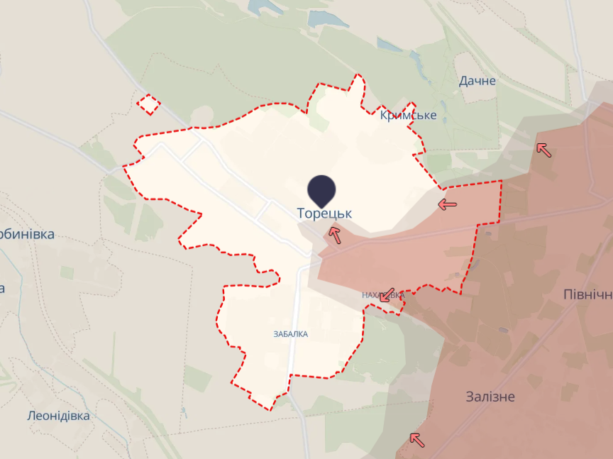 Theo các chuyên gia quân sự Nga, việc giành quyền kiểm soát hoàn toàn thành phố Toretsk (tên cũ là Dzerzhinsk) có thể diễn ra chỉ trong vài ngày nữa, Lực lượng Vũ trang Ukraine đang chịu tổn thất nặng nề trong việc bảo vệ thành phố và không còn nơi nào để lấy quân dự bị. 