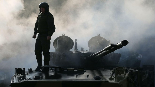 Theo các chuyên gia, với hỏa lực là pháo chính 100 mm và một pháo đồng trục bắn nhanh 30mm, cùng một đại liên PKT, những chiếc xe chiến đấu BMD-4M là vũ khí đáng gờm; là hỏa lực tiêu diệt và đột kích vào các vị trí phòng thủ của quân bạo loạn và khủng bố. Nguồn ảnh: Pinterest.