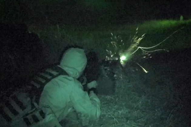 Sau khoảng hai phút, máy bay dừng lại và các tiếp viên đóng rèm cửa sổ lại. Trước câu hỏi của hành khách “Có chuyện gì đang xảy ra”, tiếp viên trả lời rằng, máy bay đang chuẩn bị cất cánh.