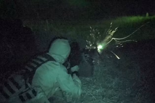 Sau khoảng hai phút, máy bay dừng lại và các tiếp viên đóng rèm cửa sổ lại. Trước câu hỏi của hành khách “Có chuyện gì đang xảy ra”, tiếp viên trả lời rằng, máy bay đang chuẩn bị cất cánh.