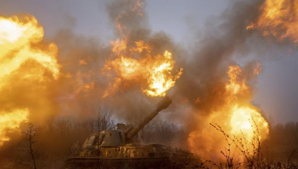 Giao tranh vẫn diễn ra ác liệt ở thành phố Bakhmut thuộc tỉnh Donetsk, miền Đông Ukraine. Hiện các cuộc giao tranh dữ dội nhất ở ngoại ô phía tây nam và một đợt phản công cục bộ của Quân đội Ukraine từ phía bắc thành phố. Hai bên giành giật từng khu nhà, con phố.