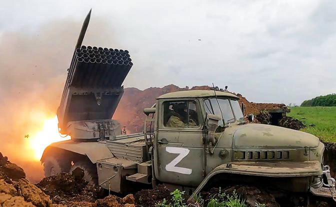 Với việc Cụm quân Trung tâm Nga chiếm Voskhod, tiếp cận Yevhenivka và Progress, lần đầu tiên sau một thời gian dài, quân Nga có thể kiểm soát hỏa lực của đường cao tốc Pokrovsk-Konstantinovka, khu vực cực kỳ quan trọng đối với Ukraine ở Konstantinovka và Chasov Yar.