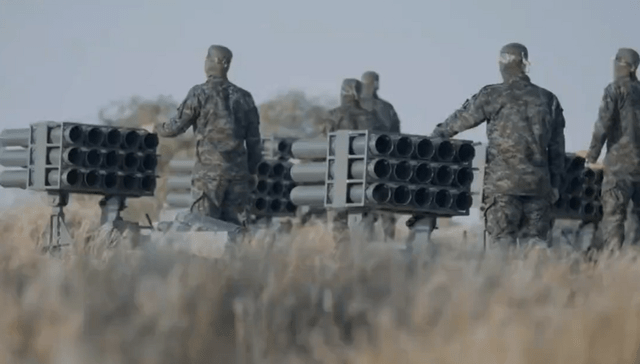 Các chiến binh Hamas đã xâm nhập thành công vào biên giới phía nam Israel và bắn hàng nghìn quả rocket, gây sốc cho chính phủ Israel. Các chuyên gia và cựu quan chức tình báo Mỹ đều lo ngại rằng, các cơ quan tình báo Mỹ và Israel dường như không lường trước được cuộc tấn công. 