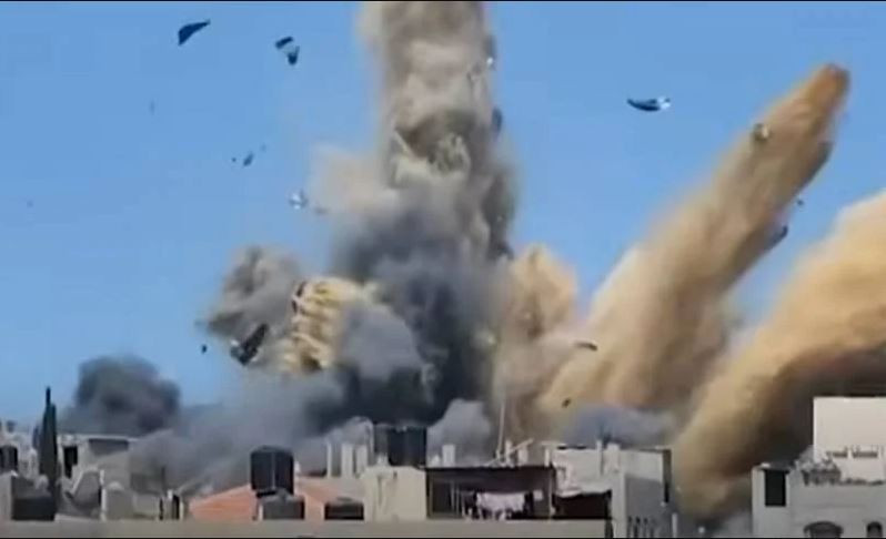 Ngày đầu tiên của cuộc chiến Hamas Palestine – Israel, đã cướp đi ít nhất 500 sinh mạng. Bộ Y tế Israel thông báo có gần 1.800 người bị thương trong bệnh viện. Hầu hết các nạn nhân đều ở thành phố Sderot, cách Dải Gaza chỉ 6 km về phía Tây. Lo sợ các cuộc tấn công tiếp theo, một lượng lớn dân thường đang chạy trốn khỏi biên giới Israel bất cứ khi nào có thể.