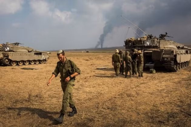 Báo chí Israel đưa tin, hai giờ sau vụ phóng tên lửa đầu tiên của Hamas, pháo binh Israel mới chế áp được một trận địa tên lửa của Hamas ở Dải Gaza. Ngoài ra, hệ thống phòng không Iron Dome, không được chuẩn bị để đánh chặn các vụ phóng tên lửa quy mô lớn của người Palestine và hoạt động thất thường. 