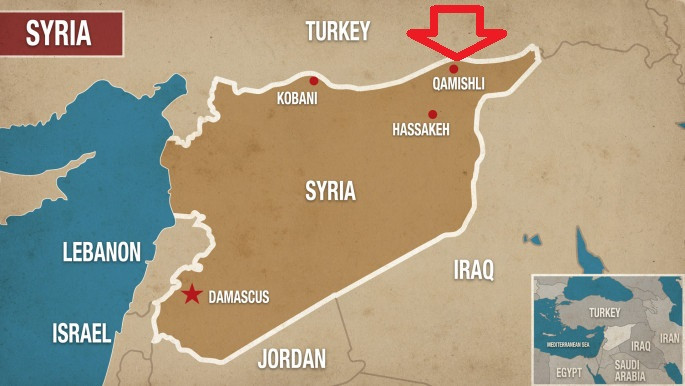 Sân bay Qamishli nằm rất gần vị trí của các lực lượng Thổ Nhĩ Kỳ và Mỹ, hiện đã triển khai cùng với các lực lượng phiến quân Syria nổi dậy thuộc nhiều phe phái khác nhau, để chiếm phần lớn miền bắc Syria.