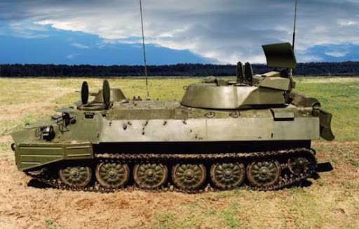 Trong trận chiến diễn ra ở miền đông Ukraine cách đây 7 năm, ít nhất phương tiện radar SNAR-10M1 rõ ràng đã giúp Nga thu được kết quả to lớn. Nếu xung đột bùng phát một lần nữa giữa hai bên, dự kiến sẽ có thêm nhiều hệ thống radar SNAR-10M1 được nhìn thấy tại khu vực này. Nguồn ảnh: Foxt.