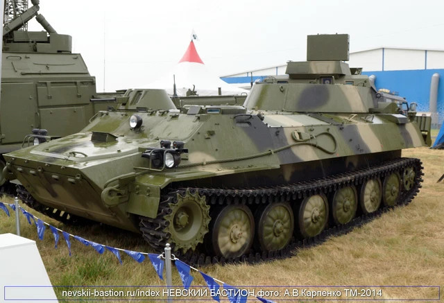 Để xác định vị trí và hướng của mục tiêu, radar SNAR-10M1 sử dụng radar trinh sát xung doppler hai chiều bước sóng 8 mm 1RL127 đặt trên nóc xe. Radar có thể phát hiện nhân viên, thiết bị và hỏa lực của đối phương trong phạm vi từ 200 mét đến 40 km.