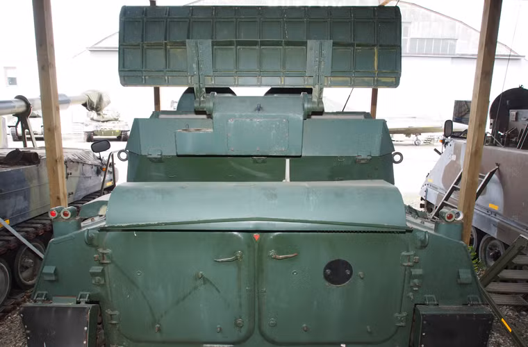 Cuối năm 2014, người ta phát hiện một xe radar SNAR-10M1 của Nga, đang ở tuyến trước. Có thể xe radar này có thể đã phát hiện ra lực lượng pháo binh Ukraine trong cuộc tiến công vào sân bay Donetsk trong tháng 1/2015, giúp lực lượng dân quân ly khai giành thắng lợi trước Ukraine. 