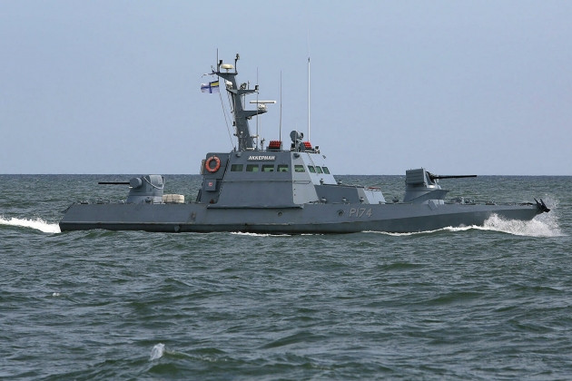 Theo các chuyên gia, ngay cả khi tàu U-500 Donbass của Hải quân Ukraine không thay đổi hướng đi trong vòng chục hải lý, tính từ lối vào eo biển Kerch, nó có thể bị đánh chặn bằng các lực lượng thực thi pháp luật trên biển của Nga.