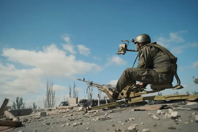 Đối với RFAF, với hỏa lực và quân số vượt trội, với chiến thuật đột phá trận địa, họ hoàn toàn có thể chiếm được trung tâm Chasov Yar; nhưng điều đó cũng đồng nghĩa với việc họ sẽ mất đi một phần lợi thế về hỏa lực hạng nặng và đối mặt với nguy cơ thương vong lớn hơn. 