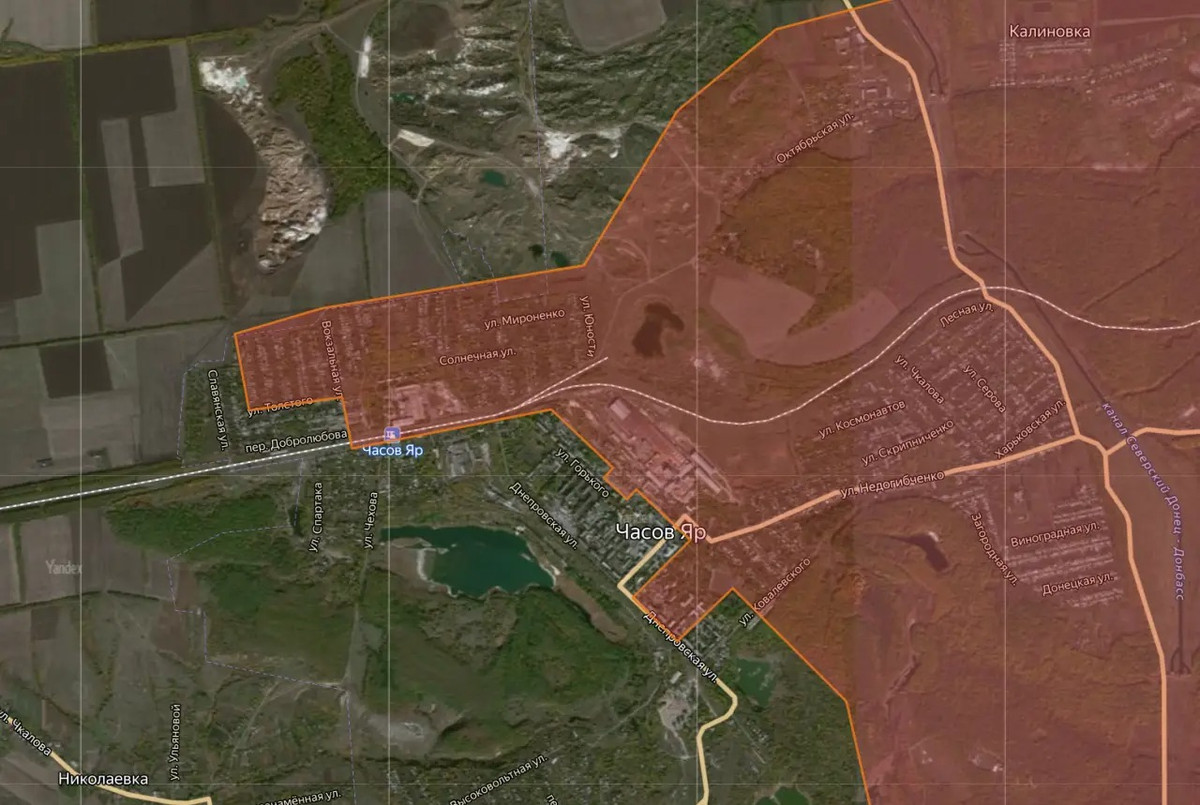 Theo thông tin chiến trường do Bộ Quốc phòng Nga công bố, gần như toàn bộ diện tích đô thị Chasov Yar đã do RFAF kiểm soát. Quân Nga liên tiếp chiếm đóng các vị trí quan trọng như phố Palkova, mỏ Stuboki, phố Deniprovska và sân vận động Pioneer….