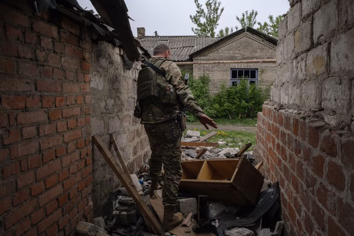 Một khi quân Ukraine phòng thủ ở Chasov Yar bị đánh bật ra khỏi những tòa nhà này, họ sẽ mất đi vị trí phòng thủ quan trọng; vì chỉ với hỏa lực nhẹ trong tay, họ sẽ không thể ngăn cản bước tiến của quân Nga.