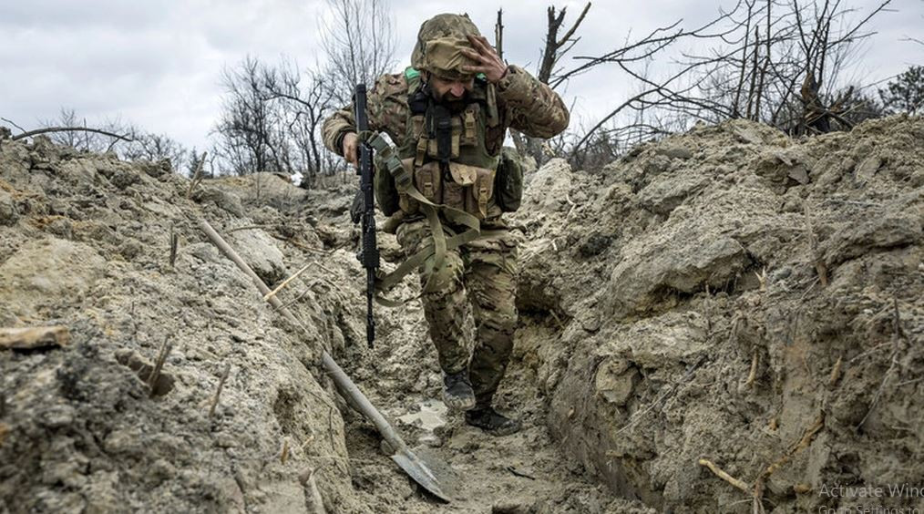 Viên sĩ quan AFU được LCI phỏng vấn cho biết, “Hôm nay trận địa của đơn vị tôi đã bị xe tăng RFAF tấn công, hầu như tất cả mọi người đều hy sinh, tôi thậm chí còn không biết những người này. Đây đã là đợt thay quân thứ ba, thứ tư trong đơn vị của chúng tôi, từ khi đến Kursk”. Đồng thời cho biết thêm rằng, 75% binh sĩ trong đại đội của anh ta đã đào ngũ.