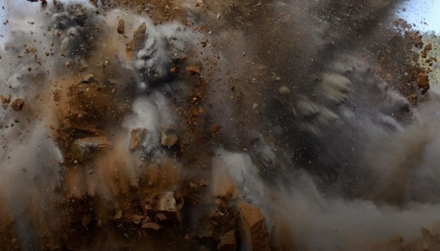 Trong ngày qua, nhiều video giám sát khách quan đã ghi lại cảnh tượng kinh hoàng, khi quân đội Nga sử dụng pháo nhiệt áp hạng nặng TOS-1A, để tấn công các vị trí tiền phương của quân đội Ukraine tại các khu rừng biên giới của tỉnh Sumy, tiếp giáp với quận Krasnoyarsk, thuộc vùng Belgorod của Nga.