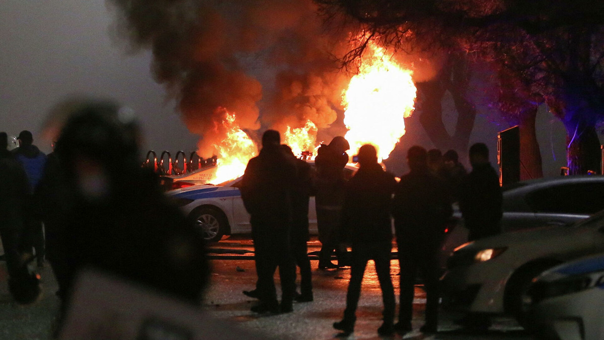 Chuyên gia của Avia.pro cho rằng: “Nga có đường biên giới dài nhất với Kazakhstan (khoảng 7 nghìn km); do vậy bất ổn tại Kazakhstan có thể trở thành một vấn đề nghiêm trọng, nếu Kazakhstan thay đổi chính sách của mình sang một chính sách chống Nga”.