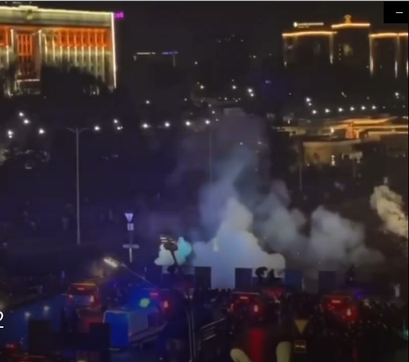 Chuyên gia của tờ Topwar nhận định: “Nếu Nga mất một đồng minh như Kazakhstan, đó sẽ là một đòn chí mạng. Rõ ràng là Washington đứng sau tình huống này.