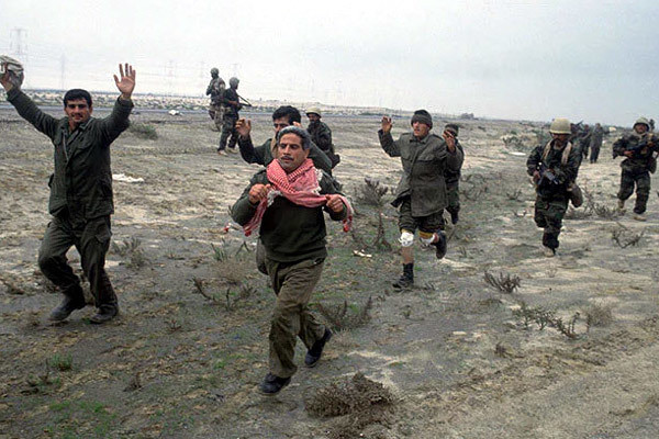 Hơn nữa, dưới đòn tấn công “ba chiều” của liên quân Mỹ, trên thực tế chiến trường, liên quân đã hình thành thế trận càng ngày càng ít giao tranh. Cuối cùng, chủ lực của Quân đội Iraq đã bị tiêu diệt và chiến thắng của liên quân trong một thời gian ngắn với một cái giá rất nhỏ. 